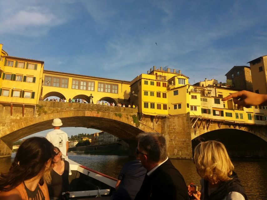 Florence: Guided Gondola Boat Tour with a Glass of Wine - Passing Florence icons from the water: Uffizi to Oltrarno