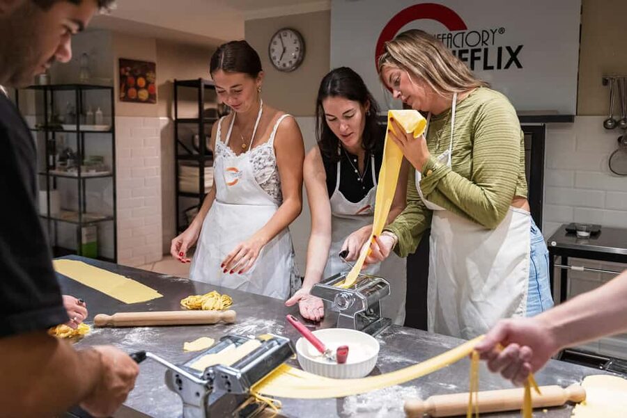 Florence: Handmade Pasta & Dessert Class with Unlimited Wine - Key highlights at a glance
