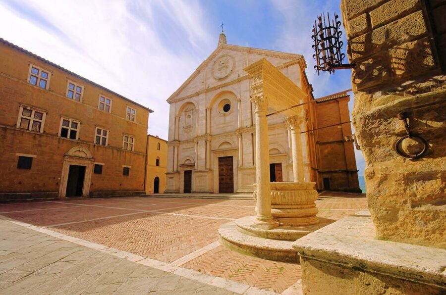Florence: Monteriggioni & Val d'Orcia Optional Wine Tasting - Guides You Might Get: The Difference Between Facts and Flow
