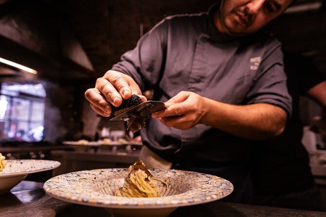 Florence Oltrarno Neighborhood Food & Wine Dine Around - Back at Caffè Notte: make a Negroni, then snack on schiacciata