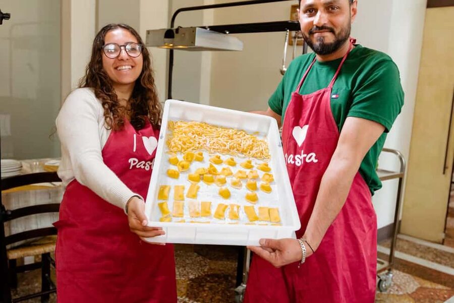 Florence: Pasta Class with Wine, Limoncello and Dessert - Fettuccine and the cooking moment: why the sauces are timed for you