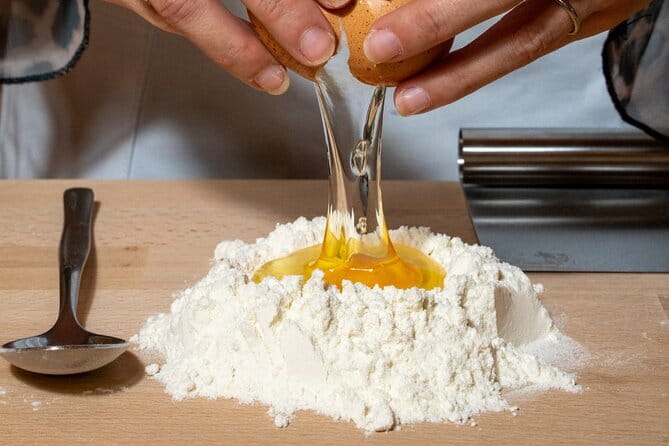 Florence: Pasta & Tiramisu Cooking Class with Unlimited Wine - A Flour-and-Wine Evening in the Center of Florence