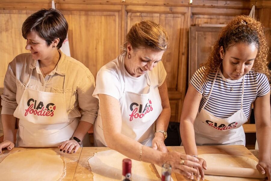 Florence: Pizza and Gelato Experience with Unlimited Wine - Where the class starts: La Cucineria in the center of Florence