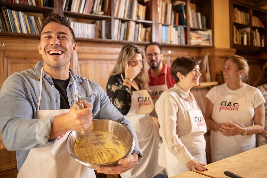 Florence: Pizza and Gelato Experience with Unlimited Wine - Gelato time: a real gelataio style session during the dough break