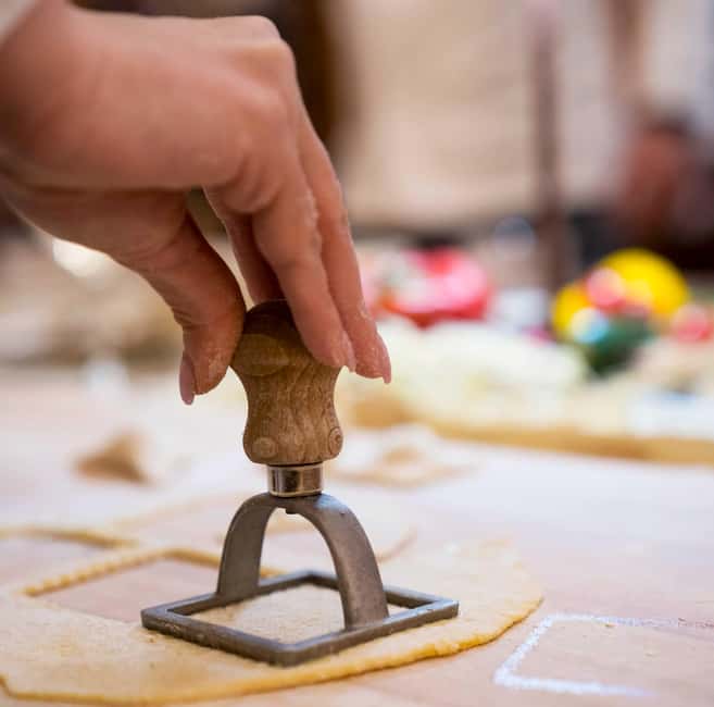Florence: Premium Pasta Cooking Class with Tiramisu & Wine - Timing and Logistics That Can Make or Break the Experience