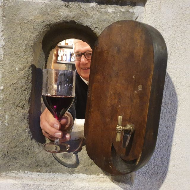 Florence: Sunset Sightseeing Tour and Wine Tasting - The walk through Oltrarno: traditional streets, workshop energy