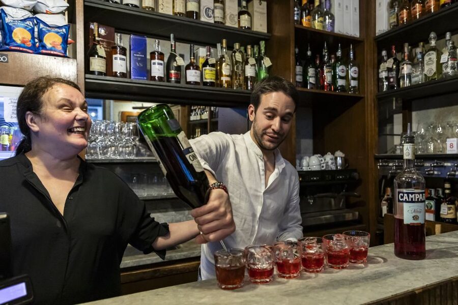 Florence: Sunset Wine and Food Tour - Negroni making with a view: the hands-on moment