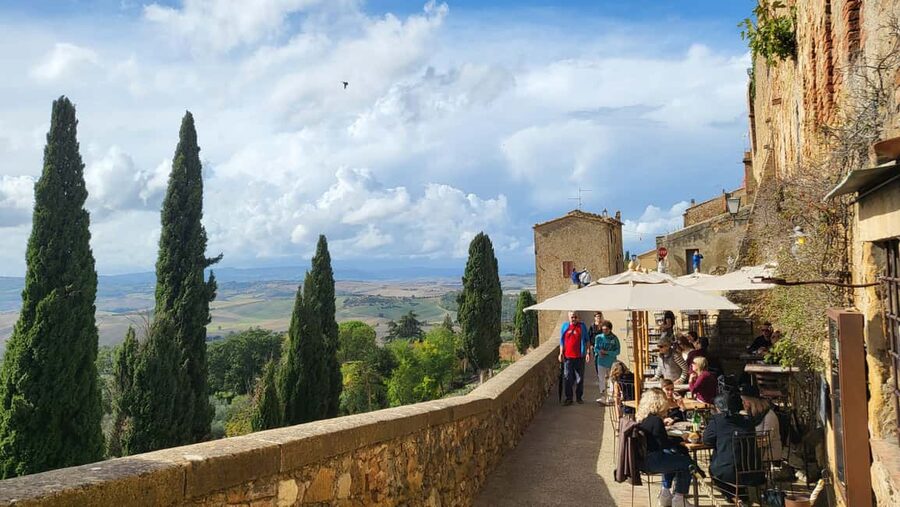 Florence: Val d’Orcia Wine Tasting & Lunch Small Group Tour - Montalcino stop: why this adds value even if you only like one style