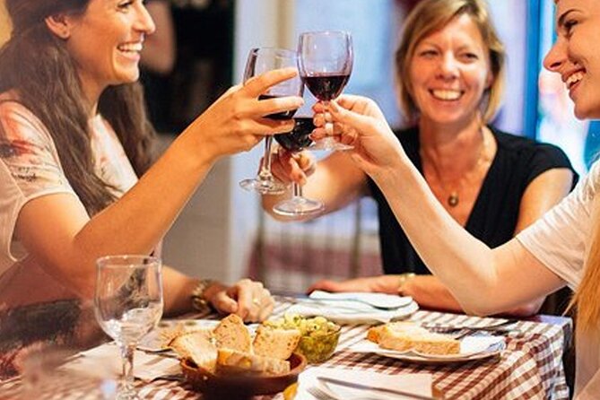 Food & Wine Lisbon Tour with Local Guide in Private Eco Tuk Tuk - Sé de Lisboa and Alfama viewpoints: where the city history and the views meet