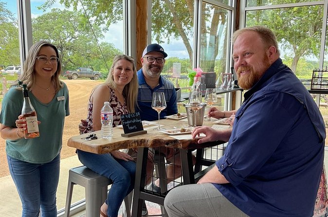 Fredericksburg Texas Area Wine Tastings: 3 Wineries and Lunch - Lunch at a Local Winery: Food That Makes the Whole Day Work