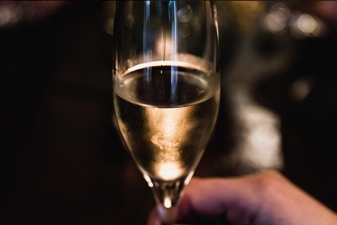 French Wine and Champagne Tasting in Paris - Champagne in plain terms: what makes it different from other wine