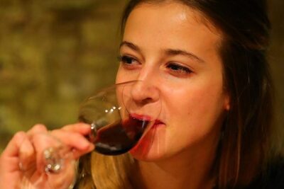 French Wine and Champagne Tasting in Paris - How the six-wine tasting actually plays out