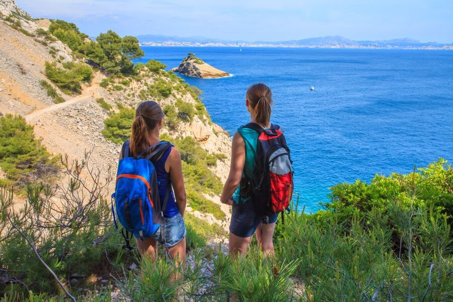 From Aix: Cassis Boat Ride & Provence Wine Tasting Day Tour - Lunch in Cassis: Use the 2+ Hours Like a Local