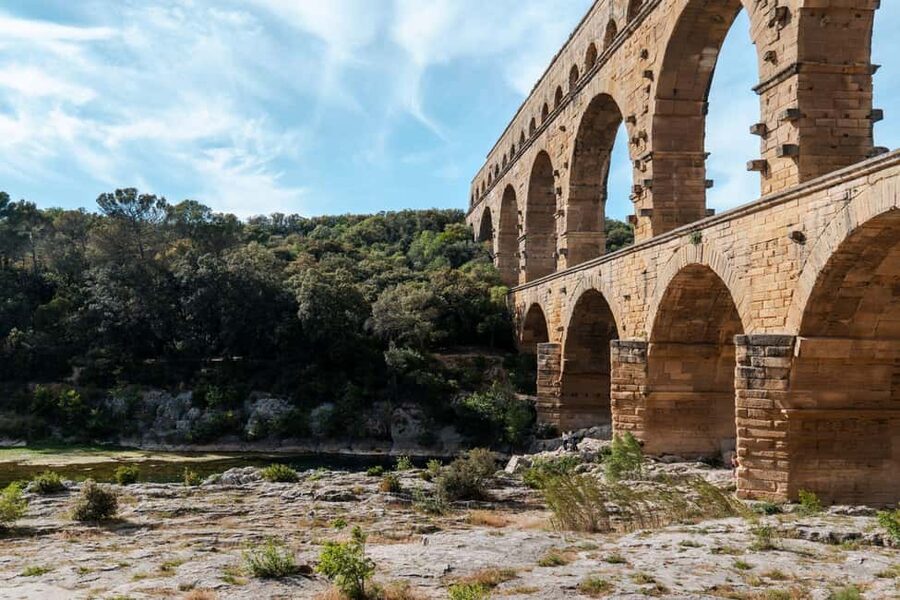 From Aix-en-Provence: Provence Region Tour with Wine Tasting - Châteauneuf-du-Pape wine tasting: the Rhône Valley stop that closes strong