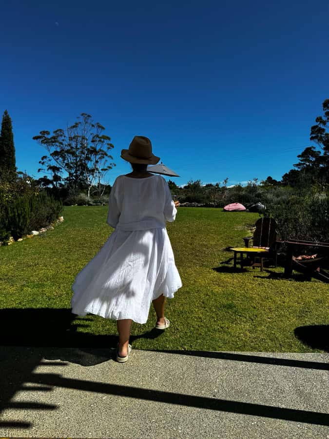 From Auckland: Waiheke Island Wine Cellar Tour - Lunch at a vineyard or beach-side spot: how to plan for it