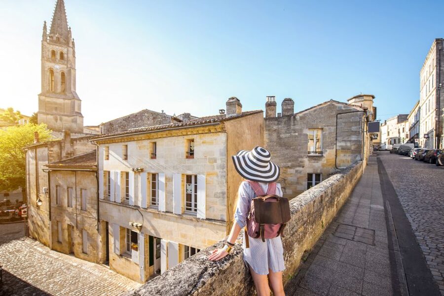 From Bordeaux: St. Emilion Village Half-Day Wine Tour - From Bordeaux to St-Emilion: the van ride that sets the tone