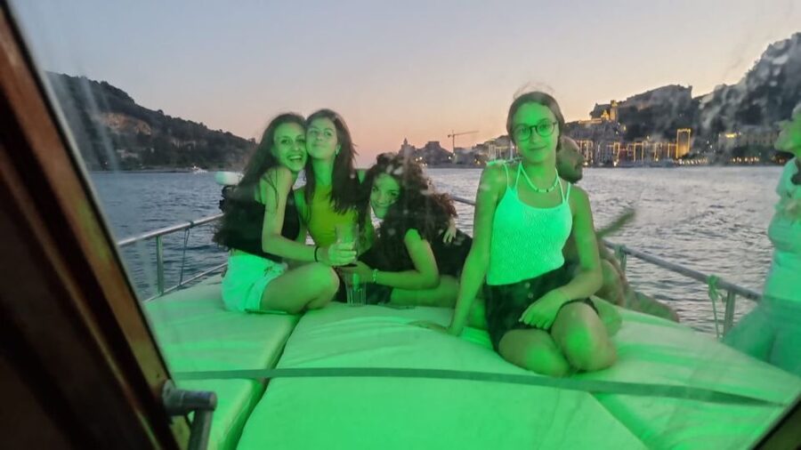 From La Spezia: Cinque Terre Boat Tour with Lunch and Wine - Getting on and off: how much time you’ll really have in Vernazza