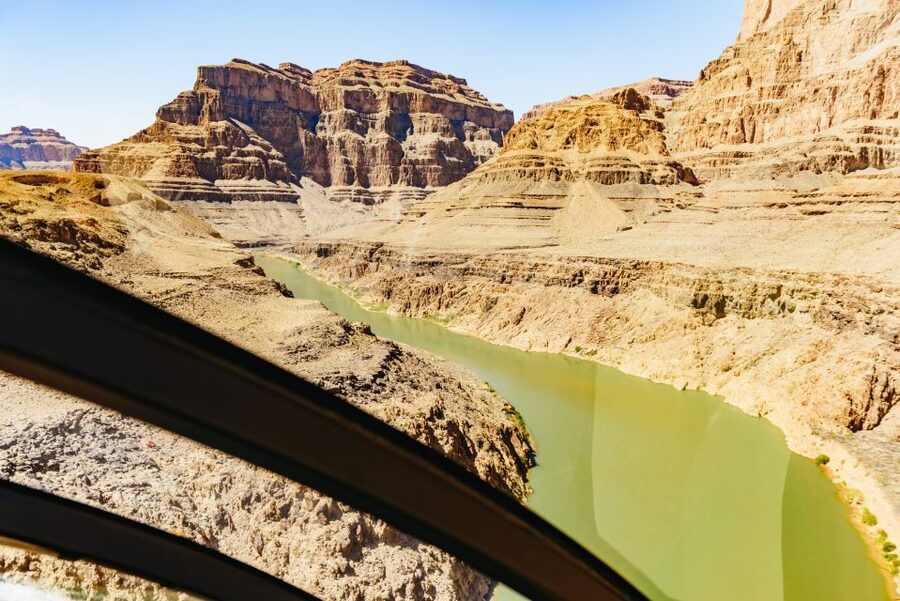 From Las Vegas: Grand Canyon Helicopter Tour with Champagne - The flight over Lake Mead and Hoover Dam: the route is the point