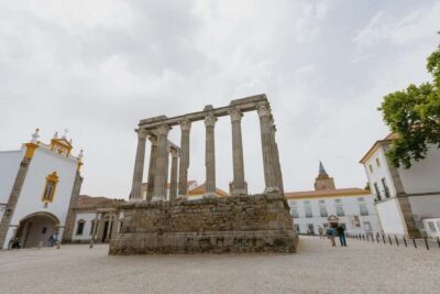From Lisbon: Évora and Monsaraz Day Tour with Wine Tasting - Getting Out of Lisbon: The Minivan Ride That Shapes the Day