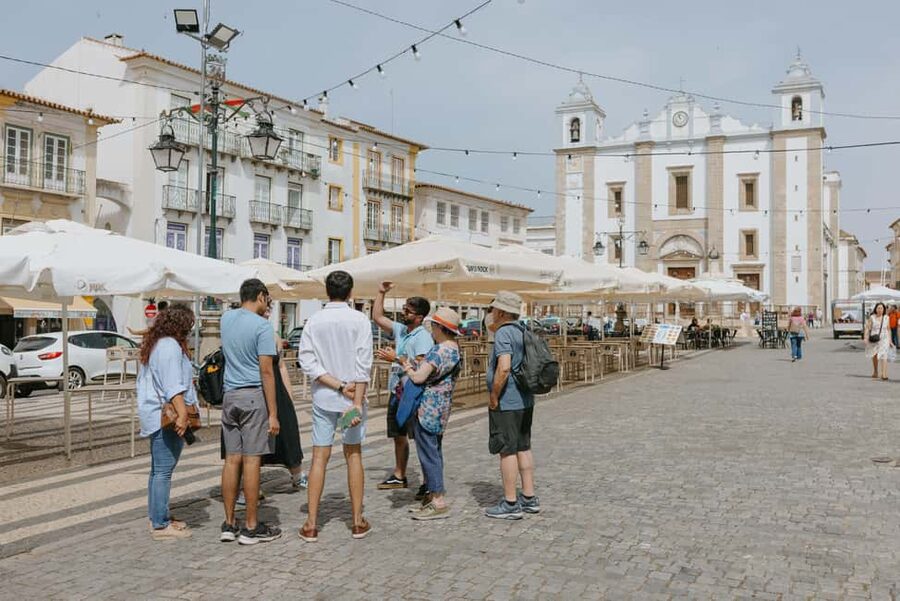 From Lisbon: Évora and Monsaraz Day Tour with Wine Tasting - Praça do Giraldo and the Cathedral Area: A Quick Reset Between Big Stops