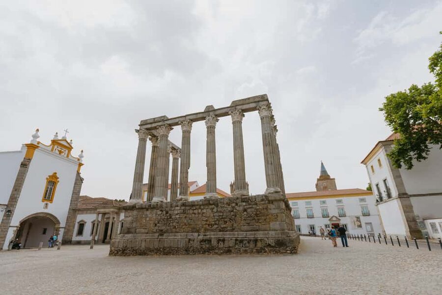 From Lisbon: Évora and Monsaraz Day Tour with Wine Tasting - Getting Out of Lisbon: The Minivan Ride That Shapes the Day
