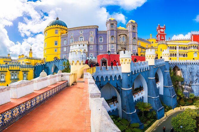 From Lisbon: Sintra, Pena Palace & Wine Tasting Small-Group Tour - Sintra’s historic center: your hour of free wandering
