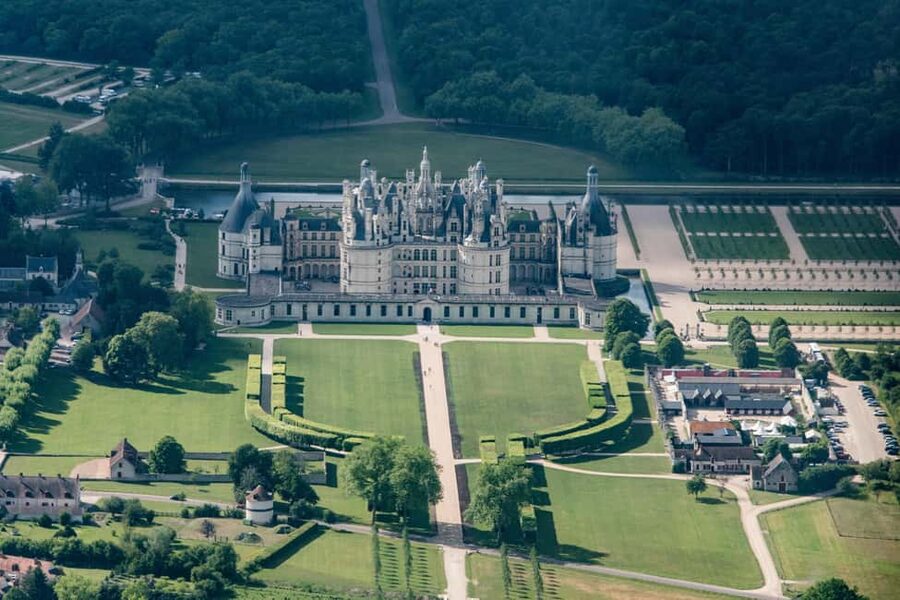 From Paris: Loire Valley Castles Day Trip With Wine Tasting - Complimentary Wine Tasting: What It Is and What It Isn’t