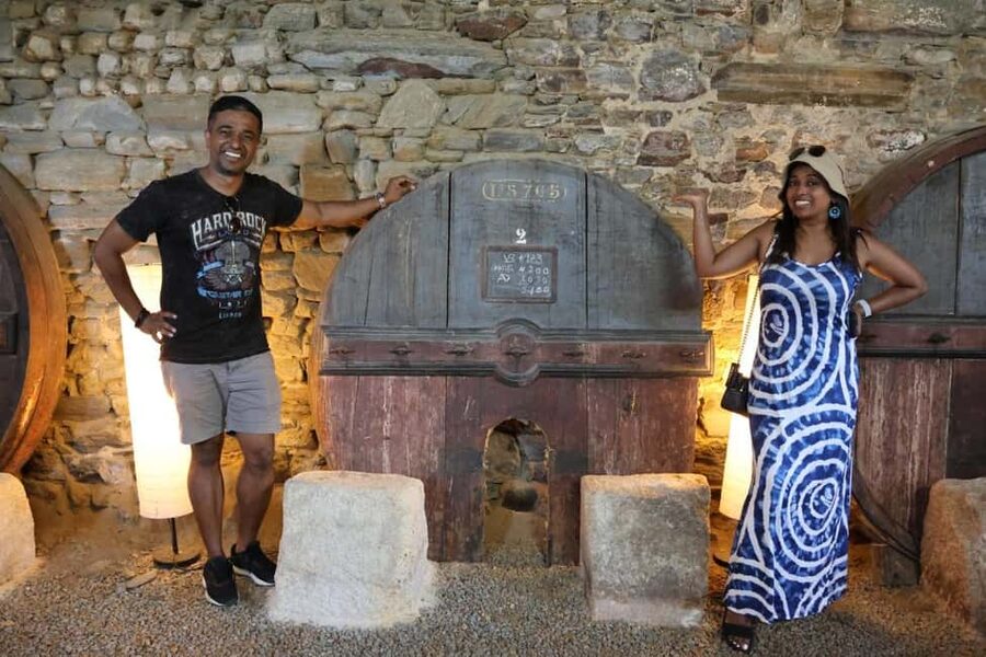 From Porto: 2 Boutique Wineries w/ Winery Lunch & 1-h cruise - The tour experience style: small groups, big attention