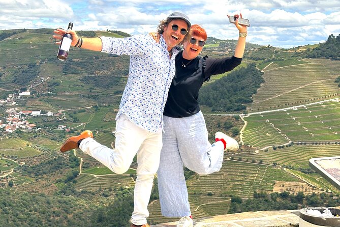 From Porto: Douro Valley Tour with 2 Wineries, Lunch and Cruise - From Trindade to the Douro: the day starts with views