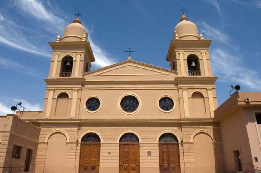 From Salta: Full-Day Tour to Cafayate with Wine Tasting - The bilingual guide factor: why Spanish and English both work