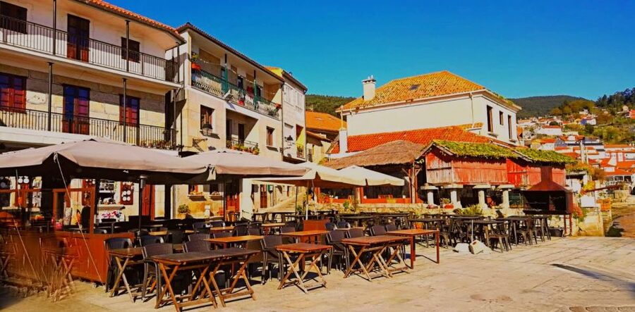 From Santiago: Rías Baixas Galicia Seafood & Wine Day Tour - Morning pickup and the ride out of Santiago