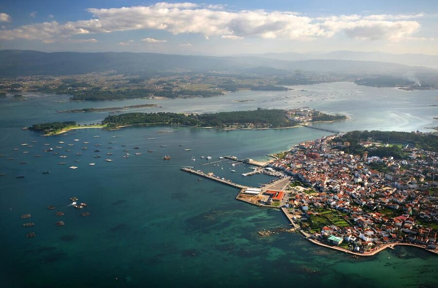 From Santiago: Tour to Rias Baixas with Boat Trip and Winery - Albariño vineyards and the winery tasting that makes the wine make sense