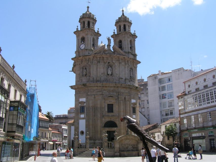 From Santiago: Tour to Rias Baixas with Boat Trip and Winery - O Grove: downtime, browsing, and a break from the bus rhythm