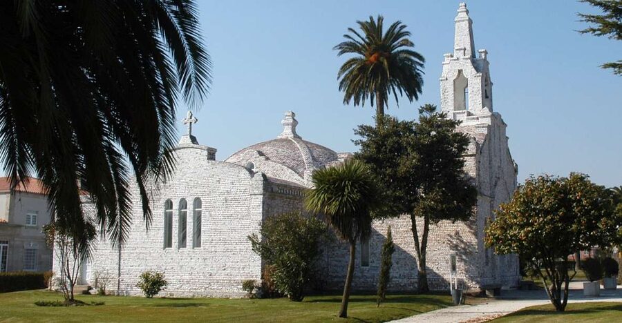From Santiago: Tour to Rias Baixas with Boat Trip and Winery - Getting there: private coach comfort and a schedule with breathing room