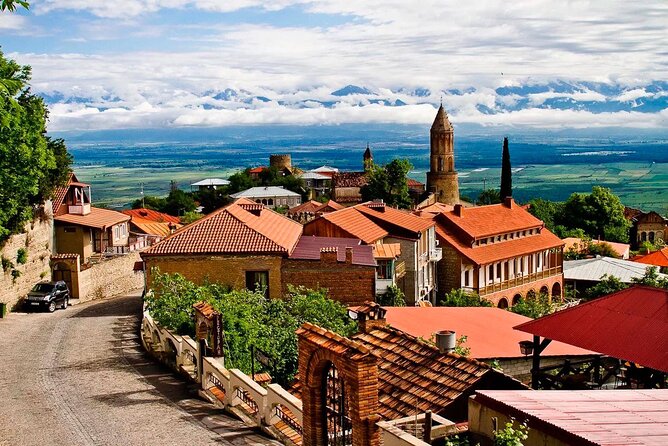From Tbilisi Kakheti Wine Tour to Bodbe Sighnaghi and Telavi - Sighnaghi: pastel streets, museum time, and the big wall