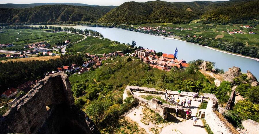 From Vienna: Wachau Valley Day Tour with Wine Tasting - Vienna to the Wachau Valley: The Comfort of a Van Day