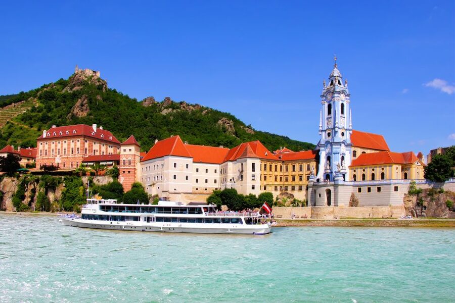 From Vienna: Wachau Valley Day Tour with Wine Tasting - Weißenkirchen Lunch Stop: A Middle Point That Keeps the Day From Dragging