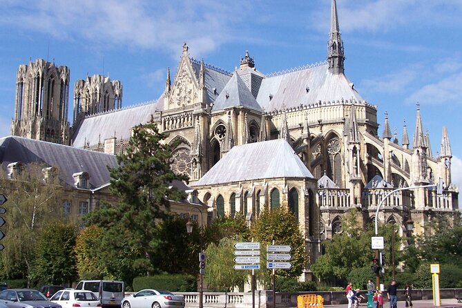 Full Day All-inclusive Tour in Champagne from Paris in a Minivan - Reims lunch at Au petit comptoir (wine included)