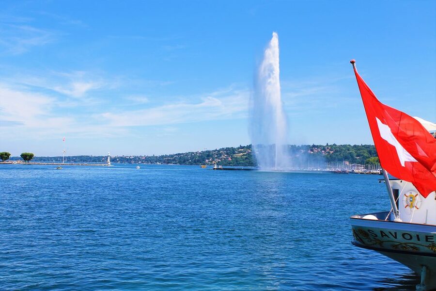 Geneva: Scenic Lake Cruise with Snacks and Wine - One Hour on Lac Léman: The Calm Geneva Reset