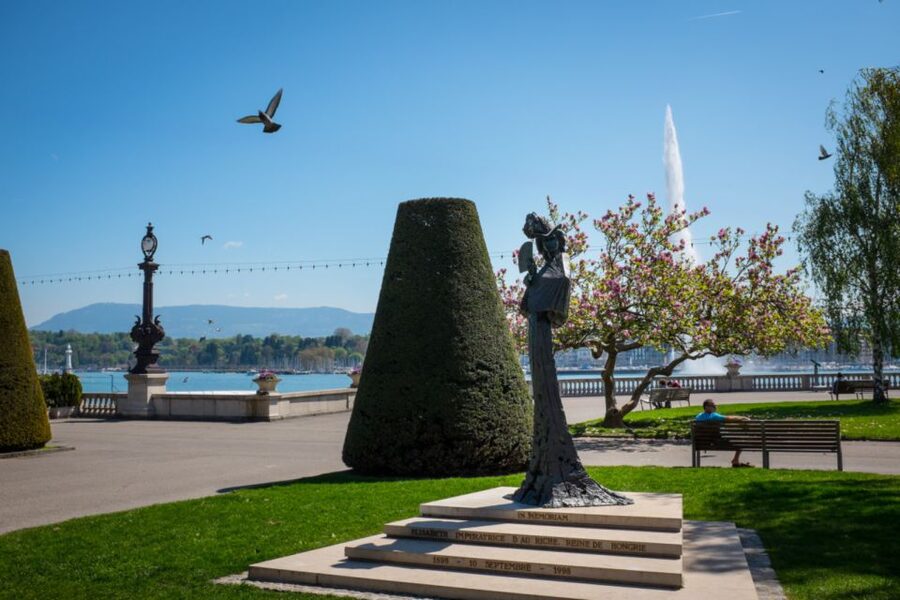 Geneva: Scenic Lake Cruise with Snacks and Wine - Who Should Book This Lake Cruise
