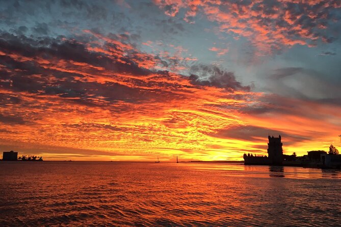 Golden Hour Boat Tour - Sailing by the Monuments with Wine - Should You Book the Golden Hour Boat Tour With Wine?