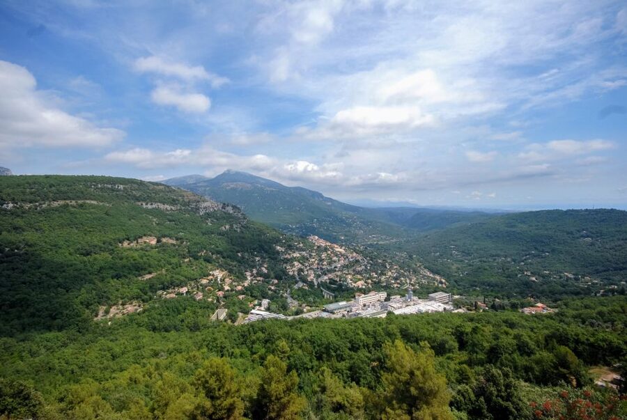 Grasse, Valbonne & Gourdon: Day Tour with Wine Tasting - Inside Fragonard: what a guided perfume factory tour really adds