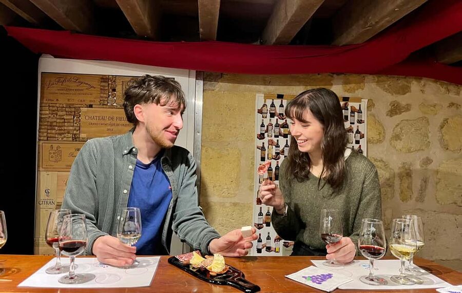 Guided Bordeaux Wine Tasting Class with 6 Wines and pairings - The real schedule: your 6 pours, built from white to sweet