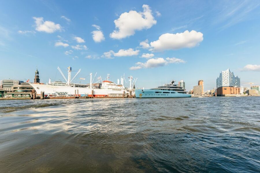 Hamburg: Harbor Cruise with Wine and Cheese - Practical details that affect your day (meeting point and timing)