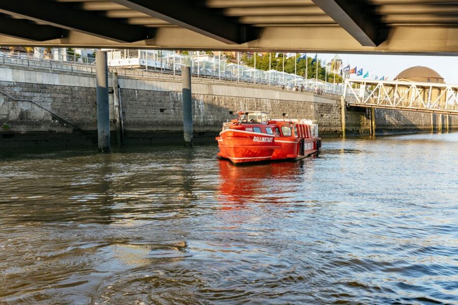 Hamburg: Harbor Cruise with Wine and Cheese - Speicherstadt and the tide factor: why you can’t force the route