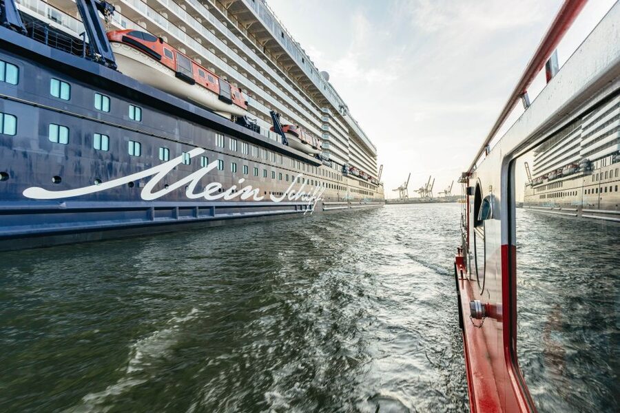 Hamburg: Harbor Cruise with Wine and Cheese - Price, value, and who gets the most from this $49 cruise