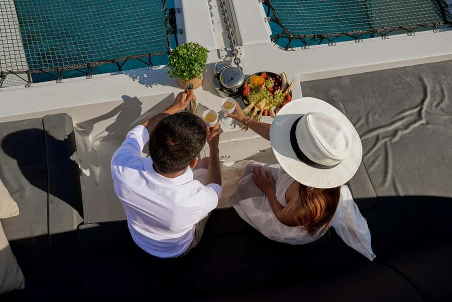 Heraklion: Dia Island Catamaran Cruise with Dinner and Wine - Sailing to Dia Bay: Unlimited Drinks, Wi‑Fi, and Wildlife Chances