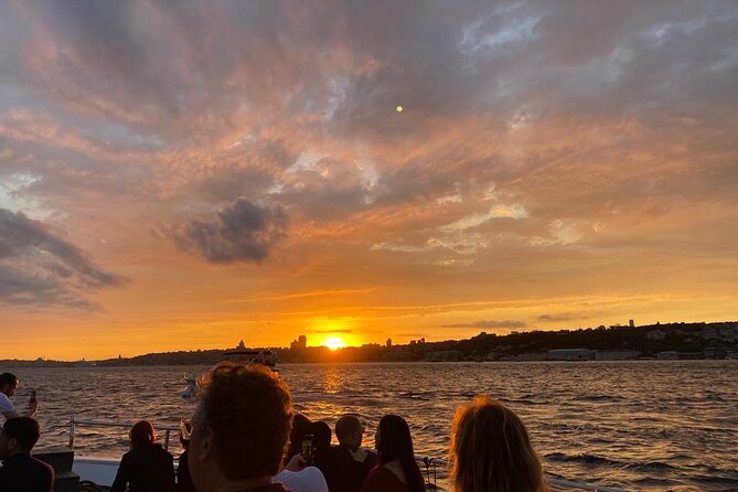 Istanbul Bosphorus Sunset Cruise with Wine on a Luxury Yacht - Küçüksu Pavilion, Beylerbeyi Palace, and the Asian Shore Royal-Home Vibe