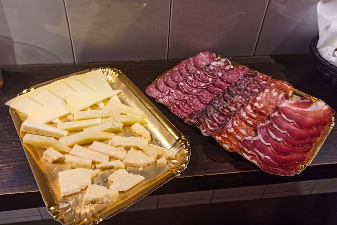 Jewish Ghetto & Piazza Navona: Food, Wine & Sightseeing Rome Tour - What you eat and drink: 7 stops built into one long meal