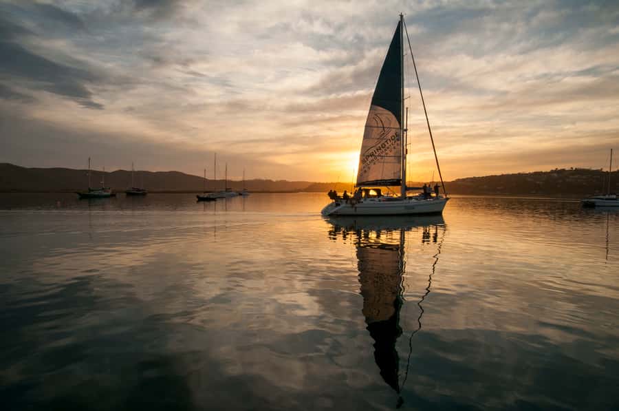 Knysna Sunset Sailing Cruise with Light Dinner and Wine - Your 150-Minute Sailing Timeline: What Happens and When